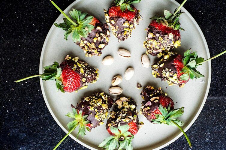 Chocolate-dipped strawberries with pistachios