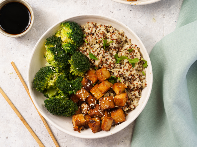 bowl of quinoa broccoli and tofu